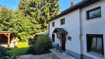 Expose Großes Wohnhaus mit Garten, Garage, Doppel-Carport, Einliegerwohnung, "STEFFI-FORSTNER-HAUS"