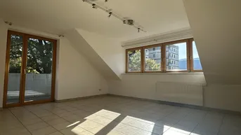 Expose Lichtdurchflutete Eigentumswohnung mit ost/süd-seitigem Balkon und Parkplatz