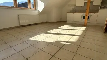 Expose Lichtdurchflutete Eigentumswohnung mit ost/süd-seitigem Balkon