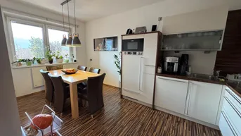 Expose Eigentumswohnung, großer südseitiger Balkon und Tiefgaragenabstellplatz