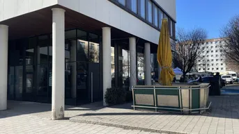 Expose Ehemaliges "Cafe Konrad", Kaffehaus mit Schirmbar