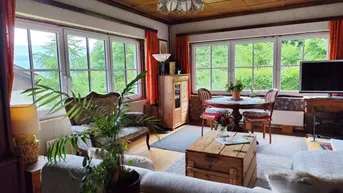 Expose Wohnhaus mit großer westseitiger Terrasse 2 Balkone und Garage, voll unterkellert!