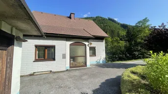 Expose Wohnhaus mit Doppelgarage in absoluter Ruhelage mit herrlichem Blick auf die Berge und in die Natur!