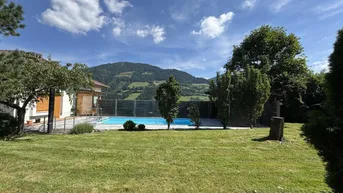 Expose Wohnhaus mit Pool, Einliegerwohnung, Garage, Carport und Nebengebäude