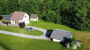 Expose Wohnhaus mit Doppelgarage in absoluter Ruhelage mit herrlichem Blick auf die Berge und in die Natur!
