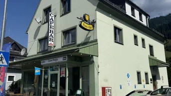Expose Wohn-Gewerbeobjekt mit Lokal, Praxis und Wohnung, Parkplätze!
