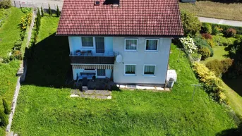 Expose Wohnhaus mit südseitigem Balkon u. Terrasse, Garagen, voll unterkellert