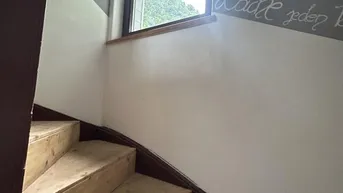Expose Wohnhaus voll unterkellert mit 2 Balkone, Terrasse und 2 Garagen