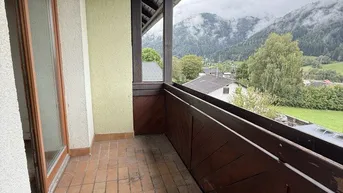 Expose Sanierungsbedürftige Eigentumswohnung mit südseitigem Balkon