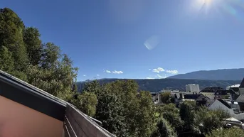 Expose Exklusive Dachgeschosswohnung mit sonniger Terrasse und 2 Garagen – 134 m² Wohnkomfort mit Bergpanorama!
