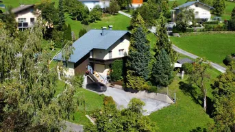 Expose Großes Wohnhaus mit Garage, Keller, Wellblechgarage und Gartenhaus in sonniger und ruhiger Lage mit unverbaubarem Ausblick