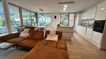 Expose Neuwertige, moderne Eigentumswohnung mit großem Balkon und 2 Carports