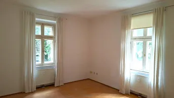 Expose Charmante 1,5-Zimmer-Wohnung in stilvoller Ceconi-Villa