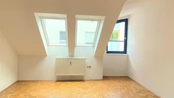 Expose Schöne 2 Zimmer Dachgeschosswohnung mit Balkon - Provisionsfrei!