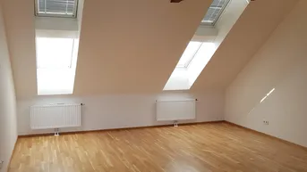 Expose Dachgeschoss - Terrassenwohnung in der Nähe von der Kunst-Uni - Provisionsfrei!