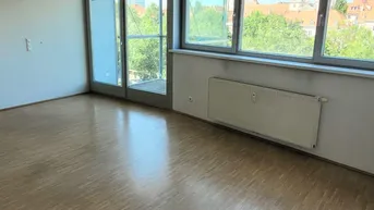 Expose Schöne 2-Zimmer-Wohnung mit Wintergarten - Provisionsfrei!