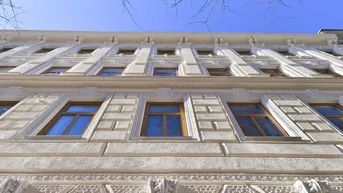 Expose Sanierungsbedürftige Altbauwohnung mit bewilligtem Balkon in gepflegter Jahrhundertwende Liegenschaft beim Meiselmarkt