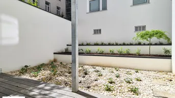 Expose THE CORE: 3 Zimmer Altbauwohnung mit Garten- und Terrassenfläche