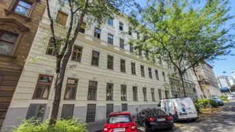 Expose Ihr Stil. Ihr Zuhause. Ihre Entscheidung – Wohnen nach Maß im Altbau.