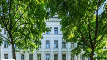 Expose Altbau-Luxus: Hochwertig renoviert, zentral gelegen, stilvoll wohnen
