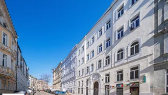 Expose Teilsanierter Altbauhit mit potentieller Freifläche – 2-Zimmer-Wohnung in Top-Lage des 15. Bezirks