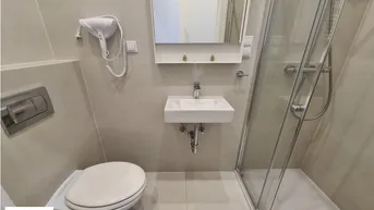 Expose Heute besichtigen, morgen einziehen! - Teilmöblierte 1-Zimmer-Wohnung mit Blick auf den ruhigen Familienplatz