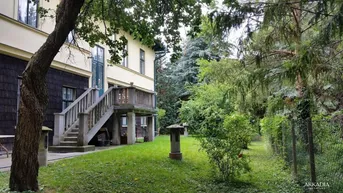 Expose Helle Mietwohnung in einer Prachtvilla inklusive Gartennutzung
