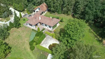 Expose Rustikales Landhaus mit parkähnlichem Garten I Traumhafter Fernblick