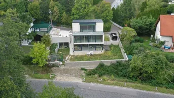 Expose Neuwaldegg Hideaway: Neubau mit Pool, großem Garten &amp; Naturstein