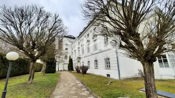 Expose KFZ-Überdachter-Abstellplatz Schloss Traunegg T06