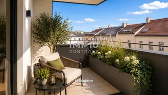 Heller Balkon mit Stadtblick, bequemen Sitzgelegenheiten und dekorativen Pflanzen in Blumenkästen.
