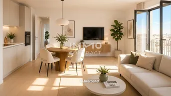 Heller offener Wohn-Essbereich mit moderner Einrichtung, Holzboden und Zugang zum Balkon.