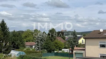 Expose Ein Haus mit Blick zur Burg Kreuzenstein