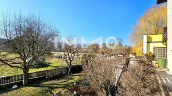 Expose Raumwunder: Sonniges Zweifamilienhaus mit Traumaussicht in ruhiger Lage
