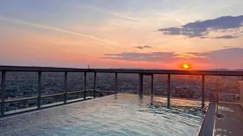 Expose Grandioser Skyline Blick + Pool am Dach = exzellenter Lifestyle