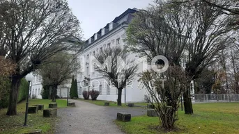 Expose KFZ -Abstellplatz Schloss Traunegg P028
