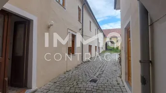 Expose WOHN-UND GESCHÄFTSHAUS IM HERZEN VON LANGENLOIS 100 m Kellerröhre, Nebengebäude, Innenhof, Geschäftslokale, usw.