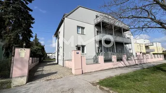 Expose Miethaus mit 9 Wohnungen, Gemeinschaftsgarten und Carports