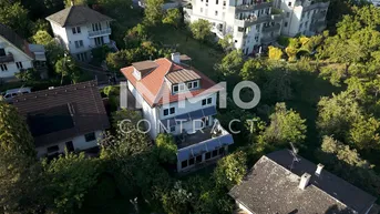 Expose Zweifamilienhaus in schöner grüner Lage mit Swimming-Pool, Sauna.