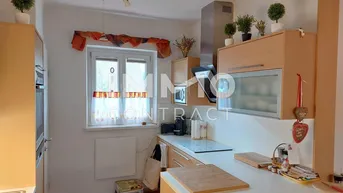 Expose SCHÖNE GEMÜTLICHE UND RUHIGE 3-ZIMMER-WOHNUNG IM 2. OG MIT EIGENEM GARTENANTEIL UND PARKPLATZ