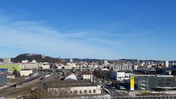 Expose SEHR SCHÖNE 2-ZIMMERWOHNUNG MIT BALKON/ LOGGIA MIT STADTBLICK UND TG-PLATZ