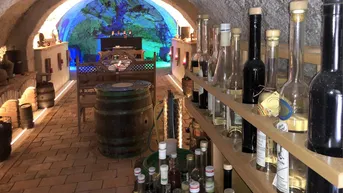 Expose VINOPHILES KLEINOD - Topweinkeller in High-End-Ausstattung