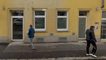 Expose Geschäftslokal mit Straßenzugang!