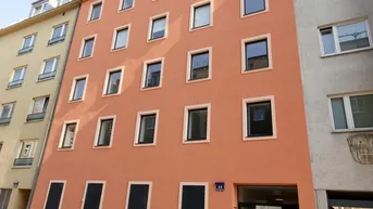 Expose Hauffgasse 23 - Stapelparkplatz bis Autohöhe 1,5m oder Einzelparker € 120 - Einfahrt Hausrückseite