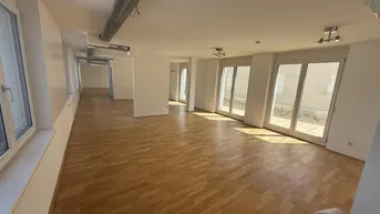 Expose Großzügiges Büro im DG - Inklusive privater Terrasse!