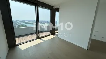 Expose 2 Zimmer Erstbezug mit atemberaubenden Blick auf die Donau! Pool, Sauna, Gym inklusive!
