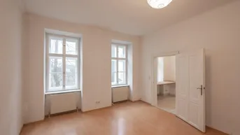 Expose ++NEU++ Renovierungsbedürftige 3-Zimmer Altbau-Wohnung in zentraler Lage!