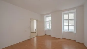 Expose ++NEU++ Sanierungsbedürftige 2-Zimmer Altbau-Wohnung mit Balkonoption in zentraler Lage!