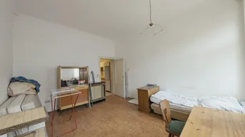 Expose +++Herbststraße+++ Sanierungsbedürftige 2-Zimmer Altbau-Wohnung, viel Potenzial!