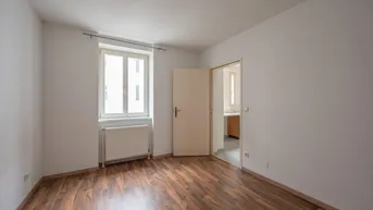 Expose ++MG7++ Unlock the Potential – 3-Room Period Apartment to Make Your Own